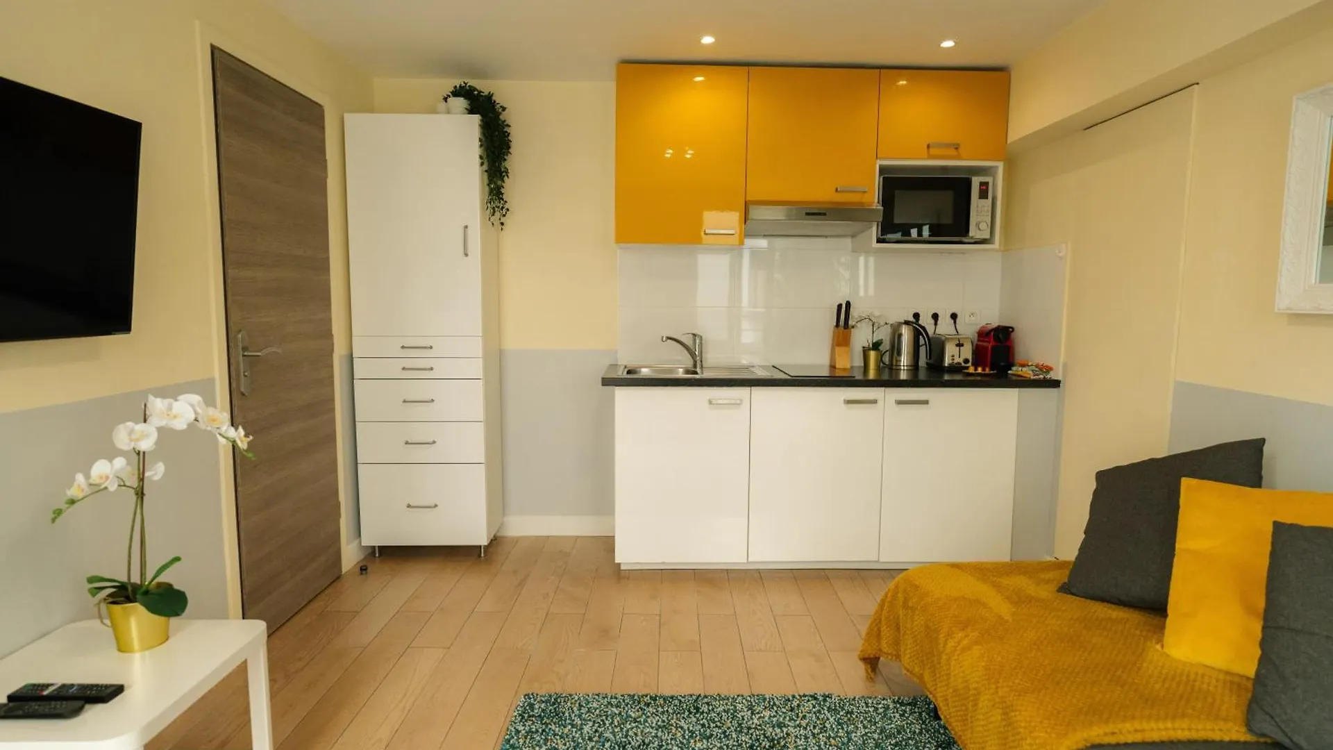 Beautiful Yellow Near Marais And Bastille Appartement Parijs