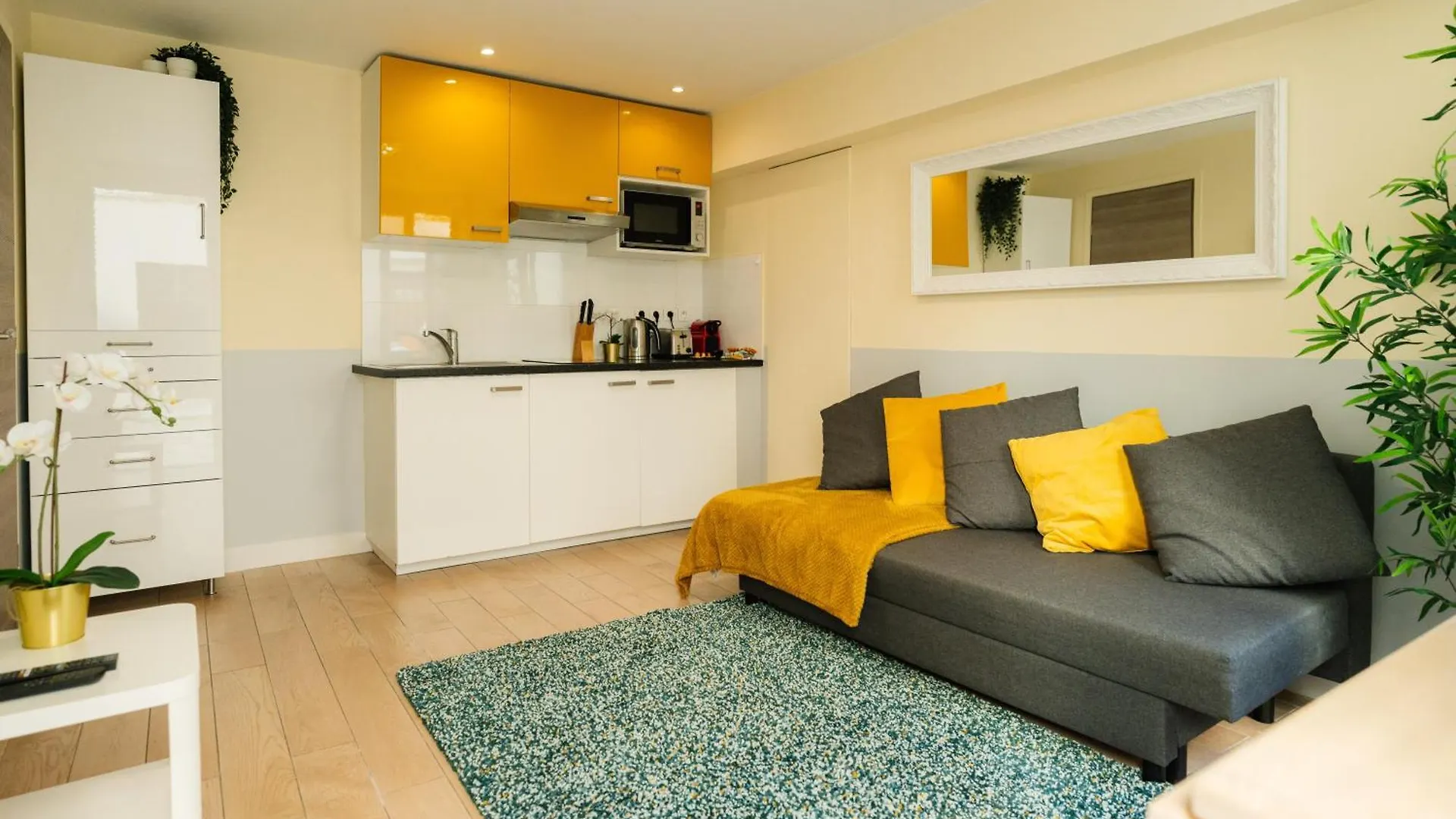 Beautiful Yellow Near Marais And Bastille Appartement Parijs